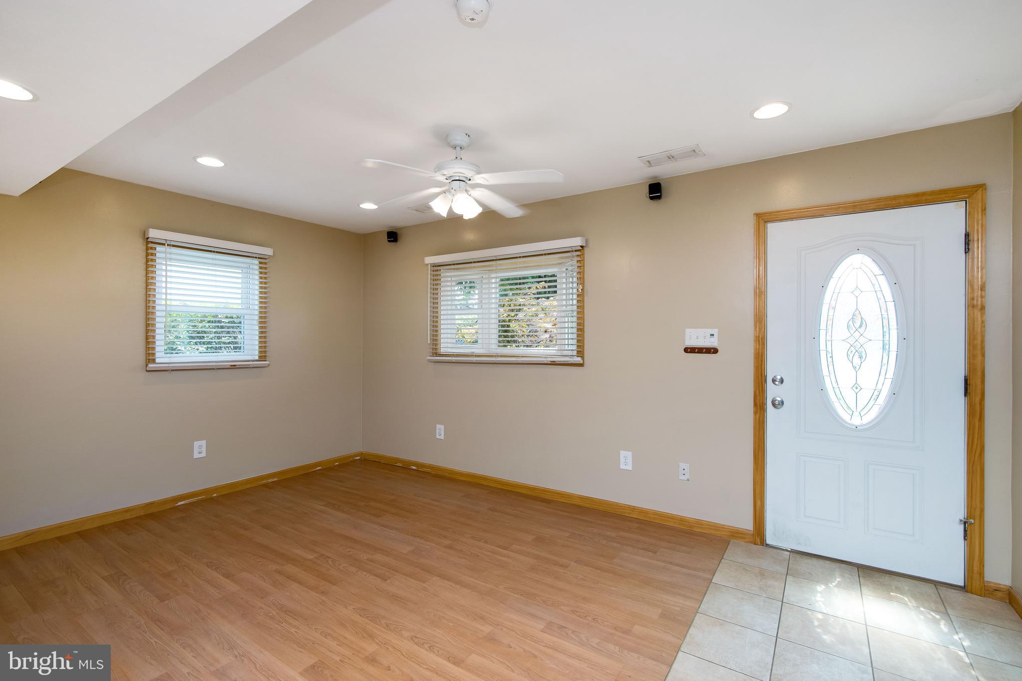 27 Winding Road Levittown, PA 19057 - Photo 3 of 36 Gallery Image 3