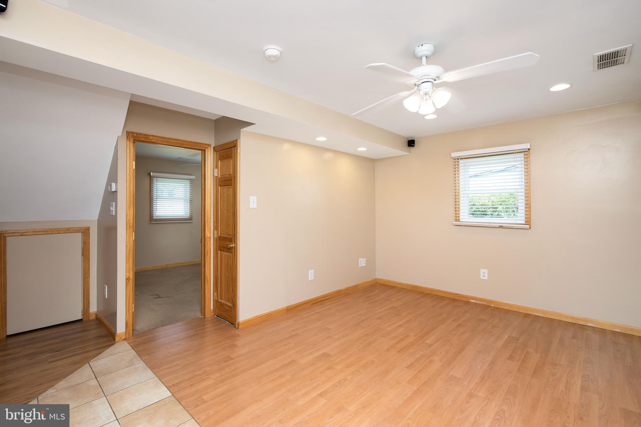 27 Winding Road Levittown, PA 19057 - Photo 4 of 36 Gallery Image 4