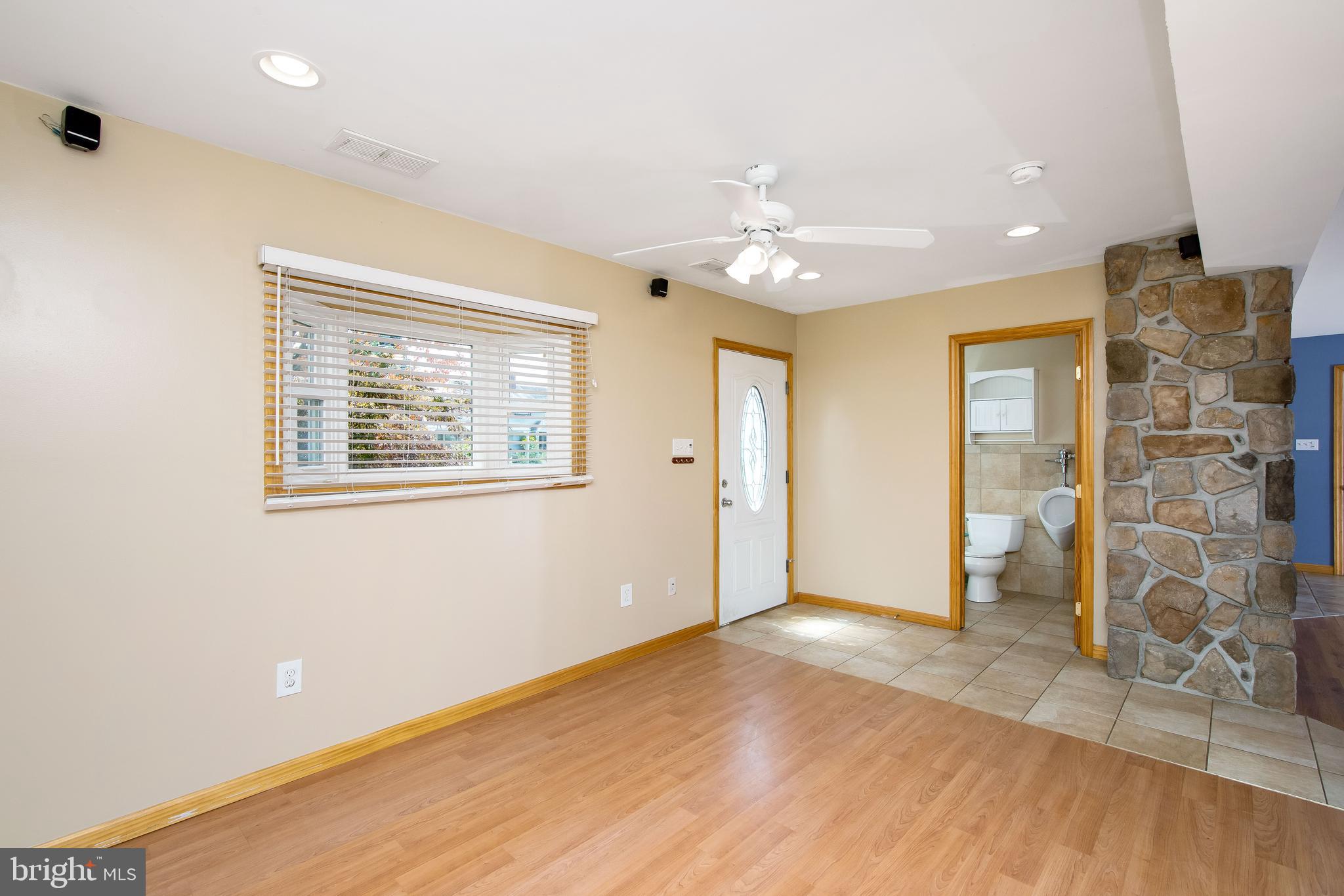 27 Winding Road Levittown, PA 19057 - Photo 5 of 36 Gallery Image 5