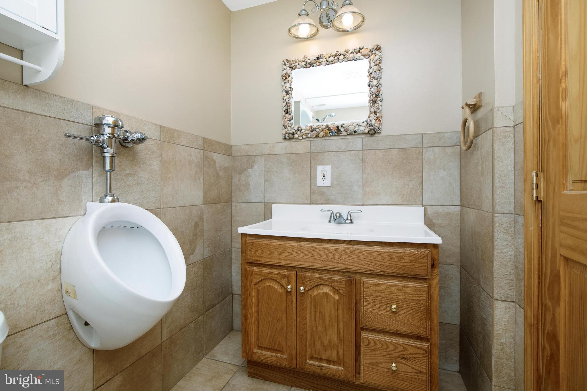 27 Winding Road Levittown, PA 19057 - Photo 8 of 36 Gallery Image 8