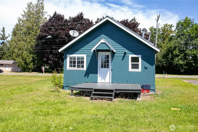 $270,000 | 131 Columbia Street, Sumas, WA 98295