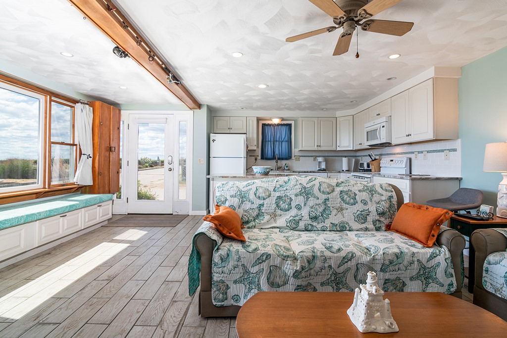 35 Shore Road Narragansett, RI 02882 - Photo 13 of 22