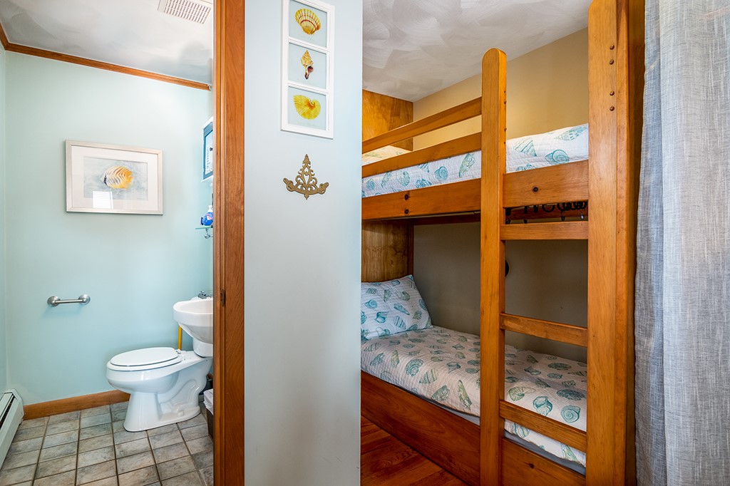 35 Shore Road Narragansett, RI 02882 - Photo 14 of 22