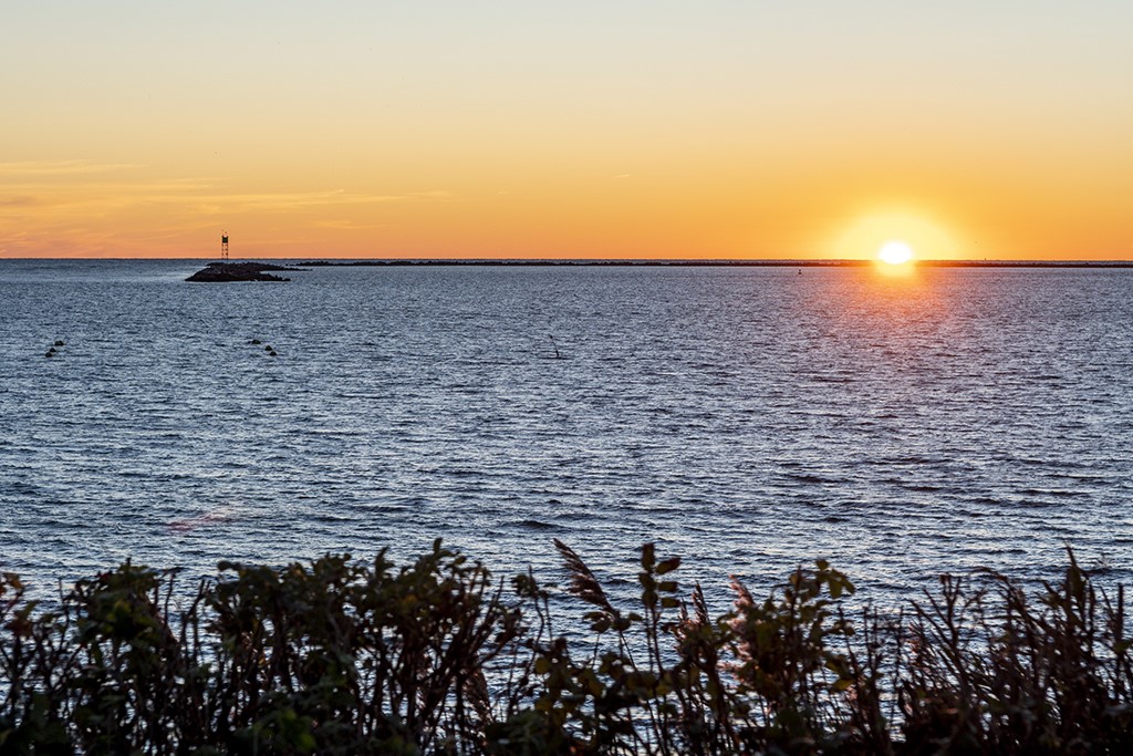 35 Shore Road Narragansett, RI 02882 - Photo 4 of 22