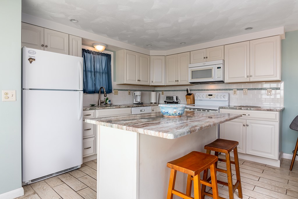 35 Shore Road Narragansett, RI 02882 - Photo 10 of 22