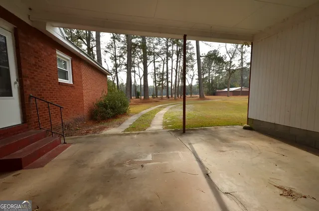 a view of a house with backyard and porch
