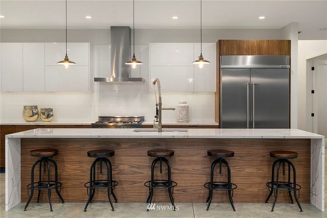 $1,500,000 | 8538 1st Avenue Northeast, Seattle, WA 98115