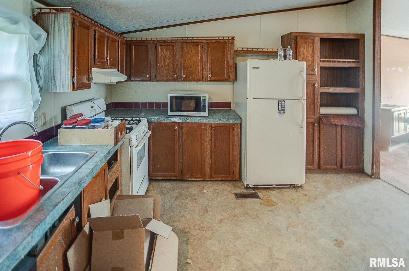 528 Meadowbrook Road Mount Vernon, IL 62864 - Photo 3 of 9