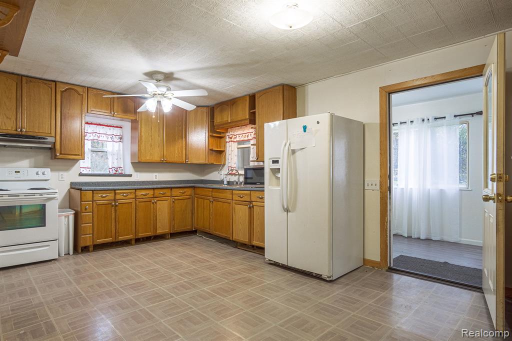 8324 Calkins Road Flint, MI 48532 - Photo 4 of 14