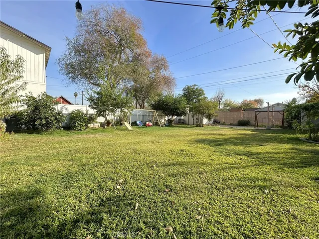 $2,700 | 235 East 43rd Street, San Bernardino, CA 92404