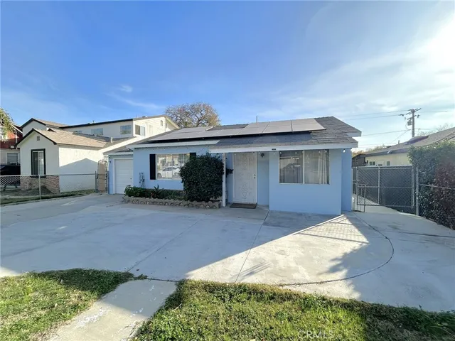 $2,700 | 235 East 43rd Street, San Bernardino, CA 92404