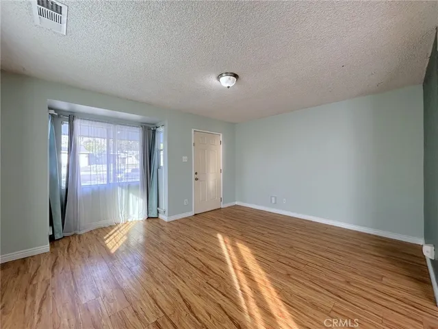 $2,700 | 235 East 43rd Street, San Bernardino, CA 92404