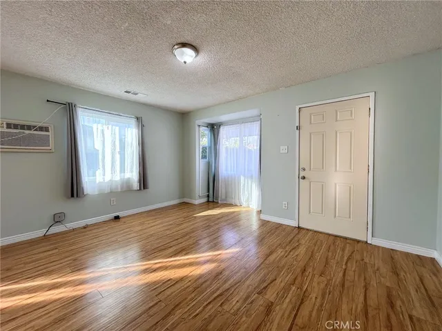 $2,700 | 235 East 43rd Street, San Bernardino, CA 92404