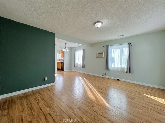 $2,700 | 235 East 43rd Street, San Bernardino, CA 92404