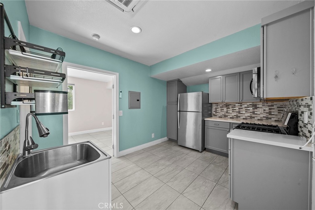 8627 Bothwell Road Northridge, CA 91324 - Photo 26 of 39 ADU Kitchen