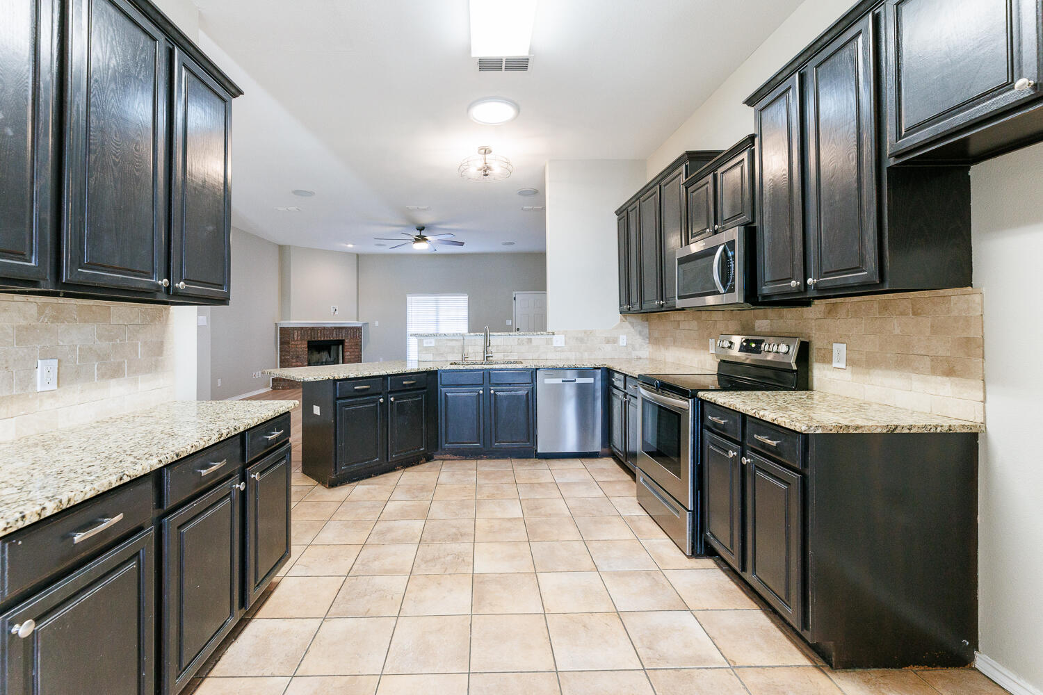 10602 Clinton Avenue Lubbock, TX 79424 - Photo 16 of 45 -