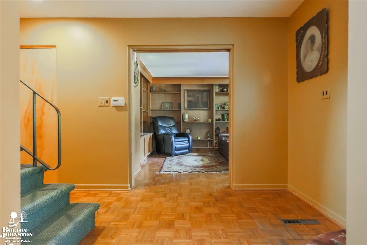 1067 Devonshire Road Grosse Pointe Park, MI 48230 - Photo 7 of 58