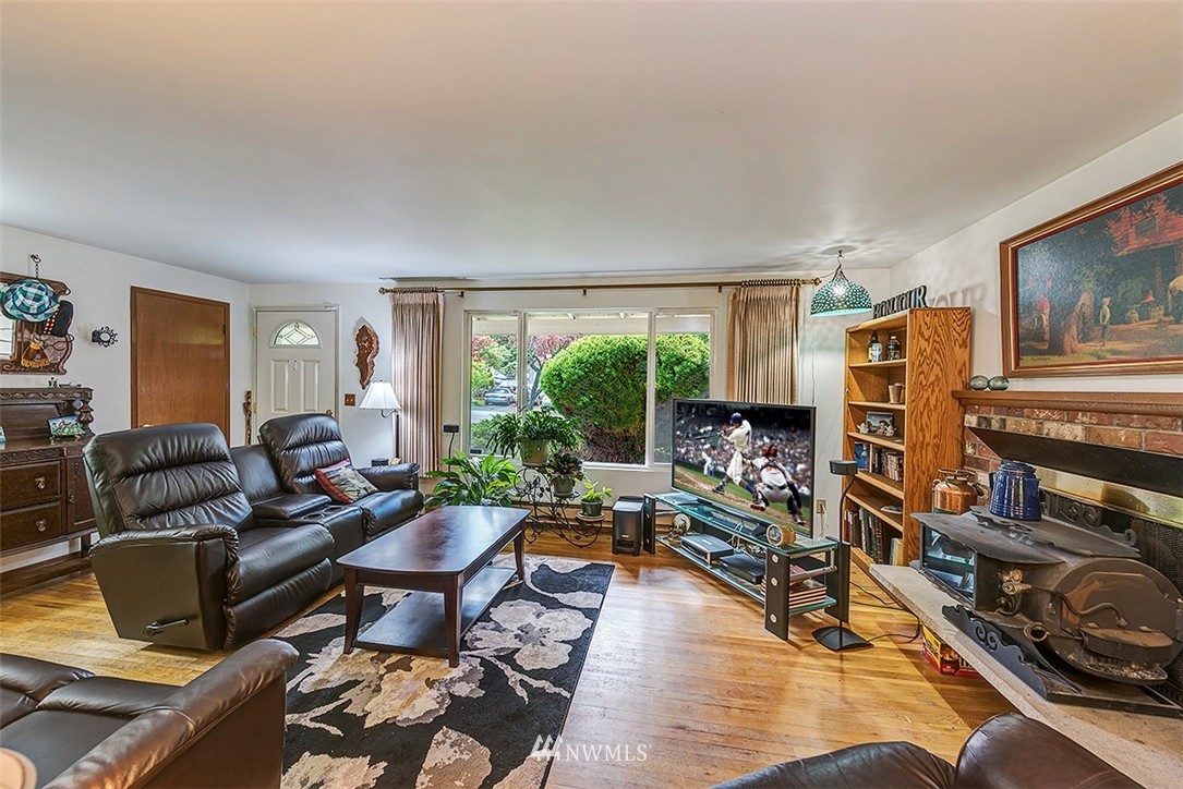 5909 149th Place Southwest Edmonds, WA 98026 - Photo 3 of 14 Gallery Image 3