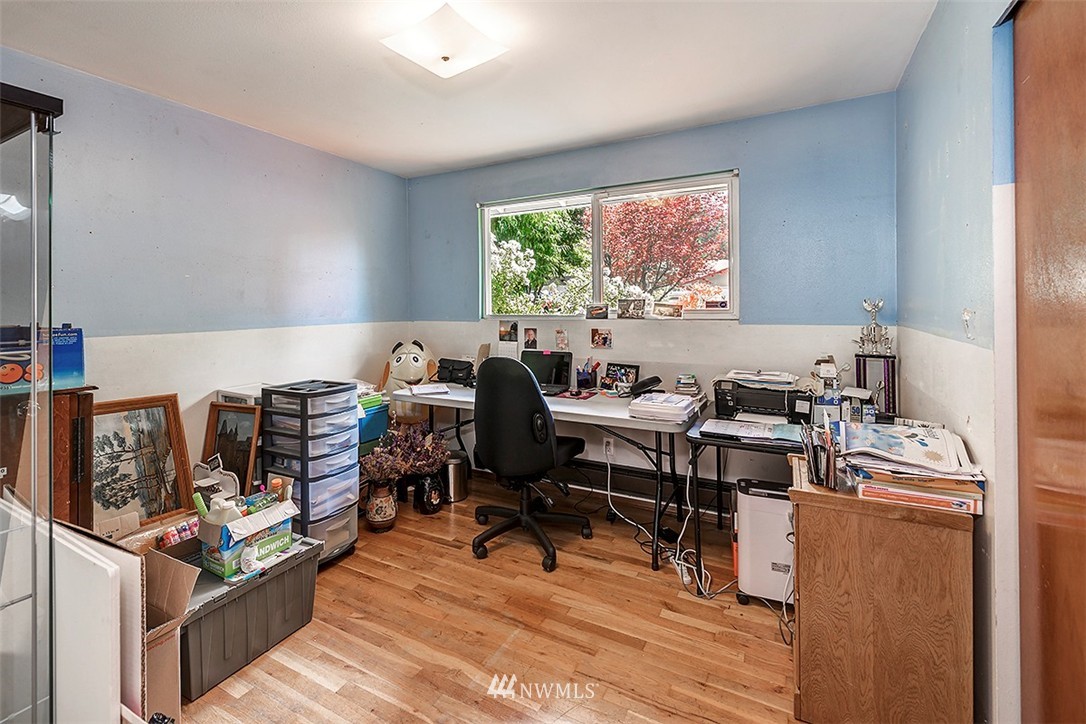 5909 149th Place Southwest Edmonds, WA 98026 - Photo 4 of 14 Gallery Image 4
