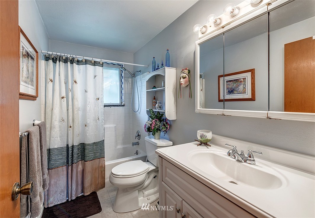 5909 149th Place Southwest Edmonds, WA 98026 - Photo 5 of 14 Gallery Image 5