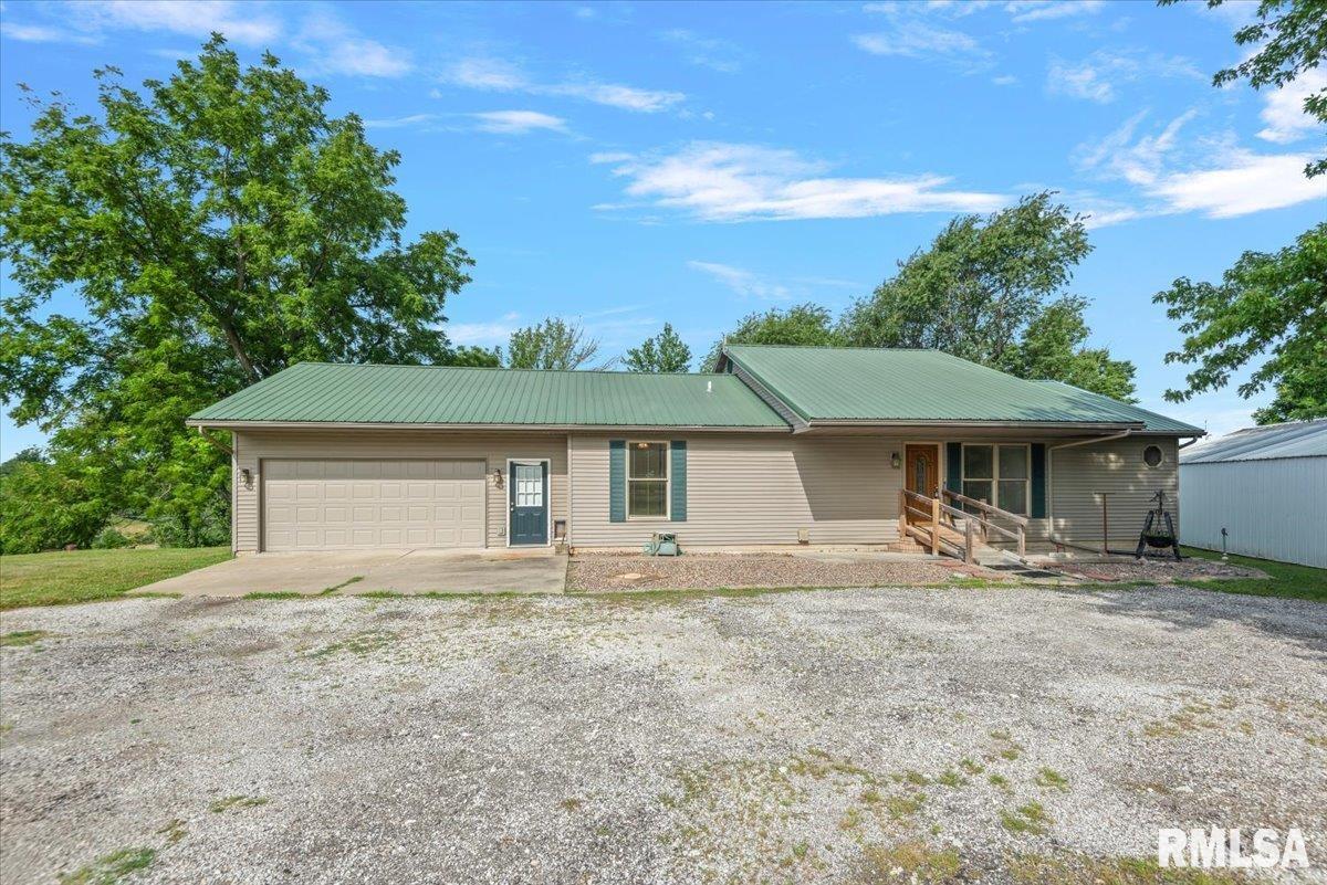 1997 New Lake Road Jacksonville, IL 62650 - Photo 2 of 39