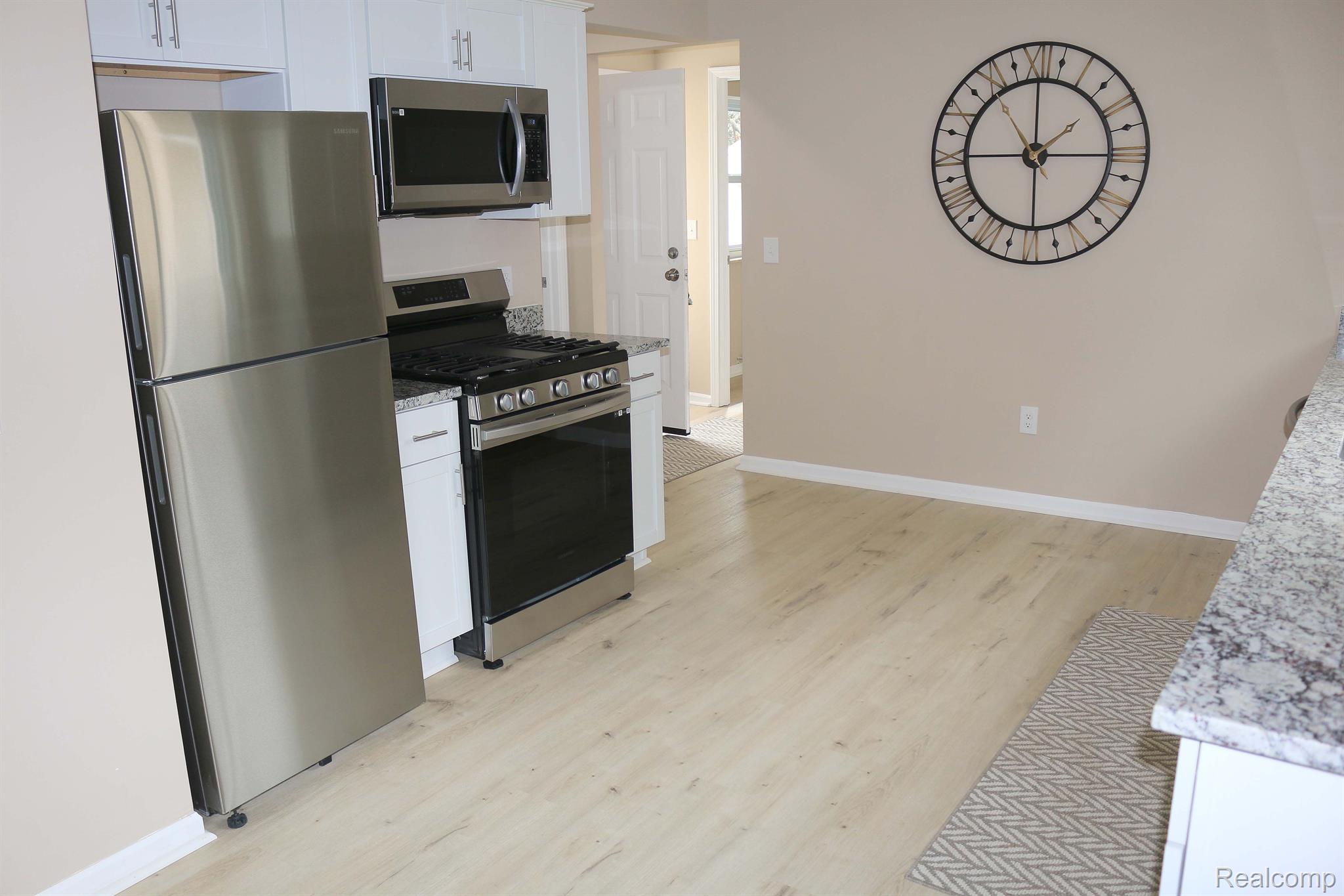 8212 Stephens Road Warren, MI 48089 - Photo 8 of 29 Gallery Image 8