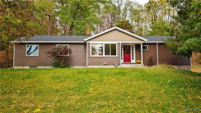 $269,900 | 62 South Academy Street, Middlebury, NY 14591