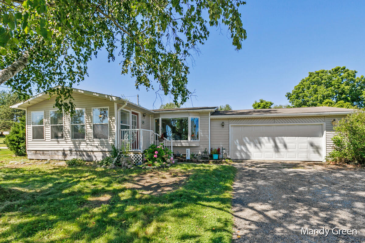 231 Rasmussen Drive Trufant, MI 49347 - Photo 1 of 20 IMG_1000