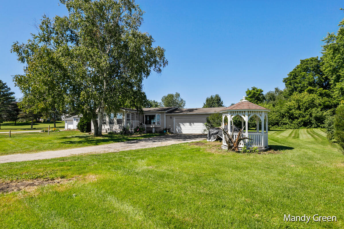 231 Rasmussen Drive Trufant, MI 49347 - Photo 2 of 20 IMG_1001