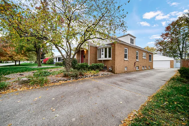 $430,000 | 8342 Howard Avenue, Munster, IN 46321