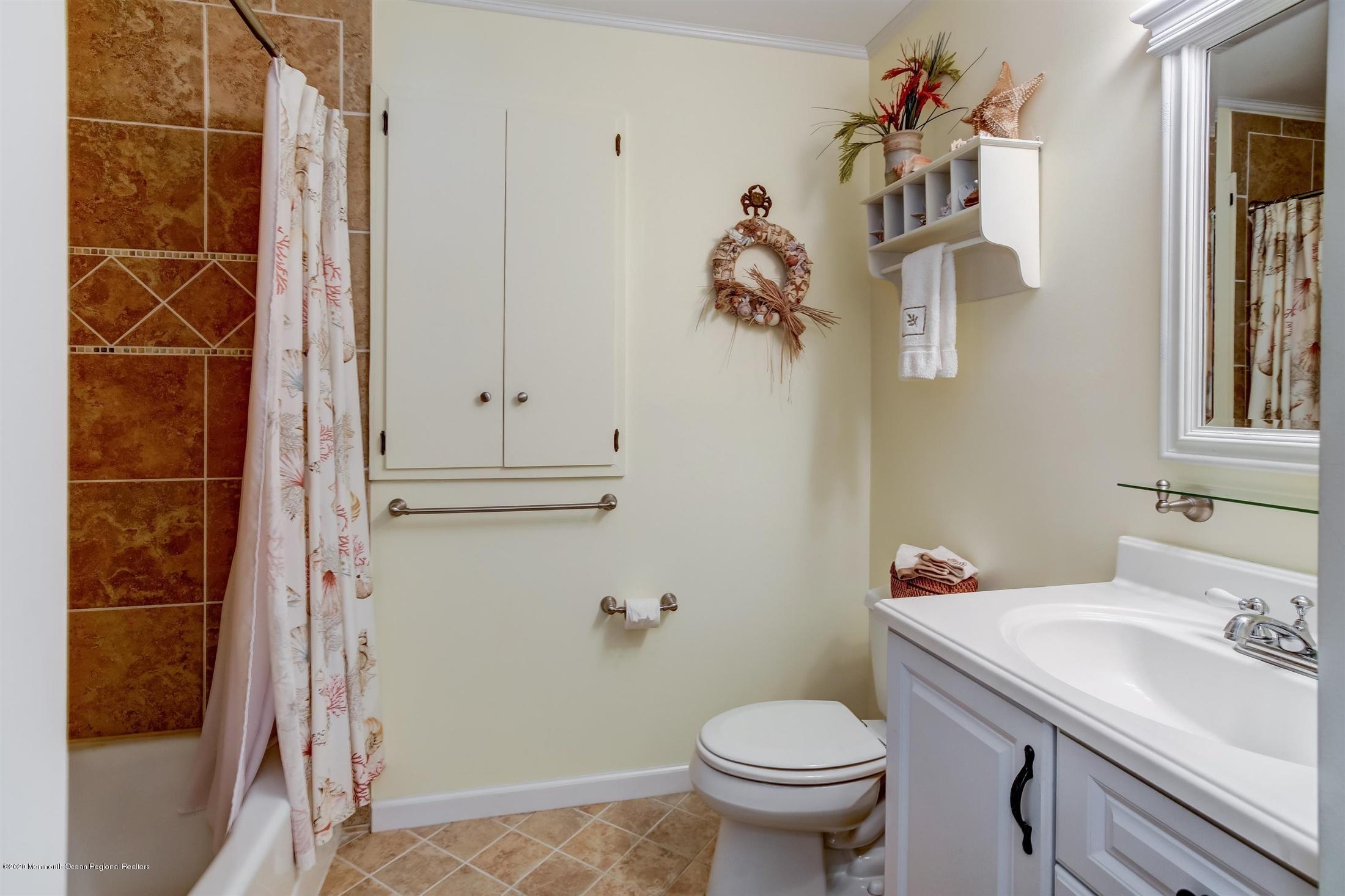 24 Kansas Road Little Egg Harbor, NJ 08087 - Photo 18 of 34 27-Bathroom