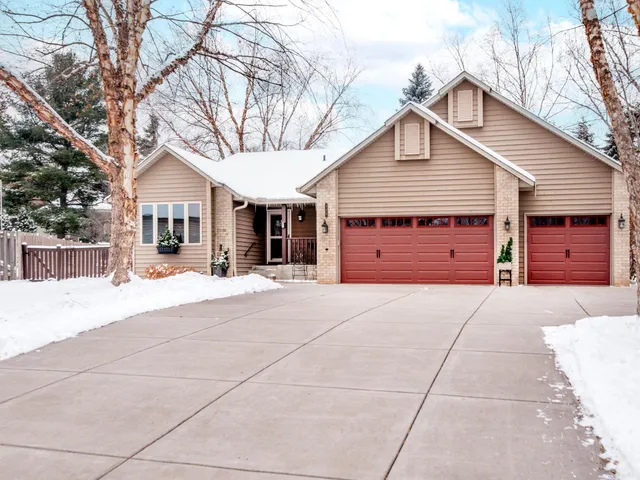 $599,999 | 129 Hemlock Place, Vadnais Heights, MN 55127