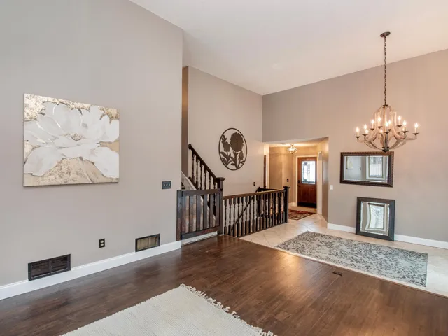 $599,999 | 129 Hemlock Place, Vadnais Heights, MN 55127