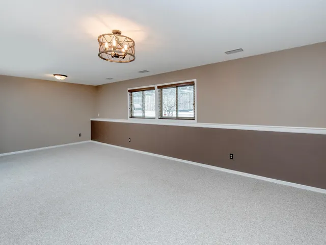 $599,999 | 129 Hemlock Place, Vadnais Heights, MN 55127