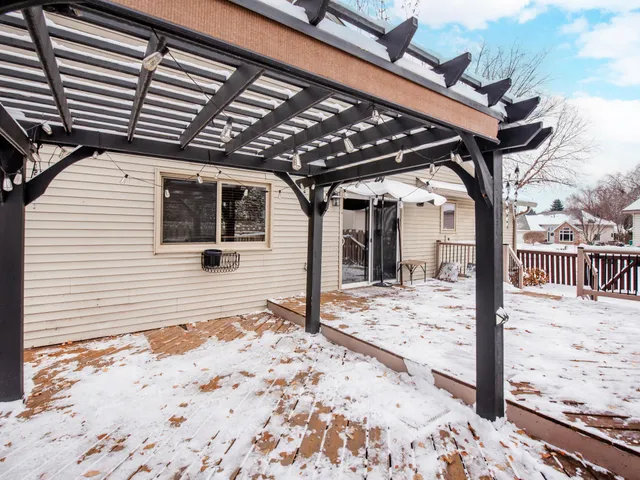 $599,999 | 129 Hemlock Place, Vadnais Heights, MN 55127