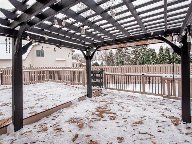 $599,999 | 129 Hemlock Place, Vadnais Heights, MN 55127