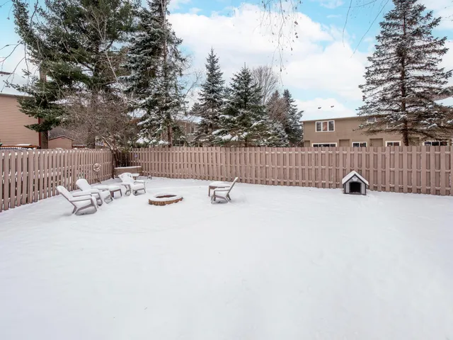 $599,999 | 129 Hemlock Place, Vadnais Heights, MN 55127