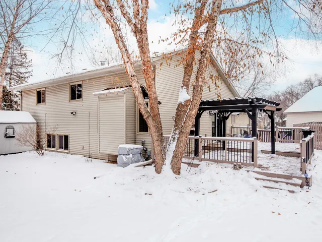 $599,999 | 129 Hemlock Place, Vadnais Heights, MN 55127