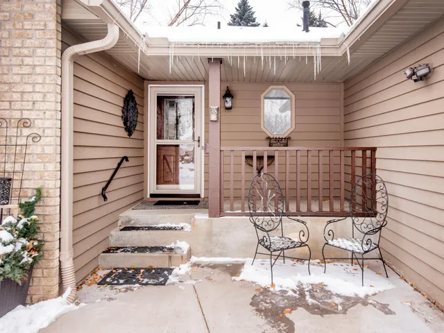 $599,999 | 129 Hemlock Place, Vadnais Heights, MN 55127