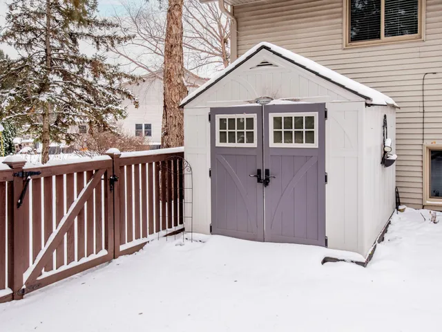 $599,999 | 129 Hemlock Place, Vadnais Heights, MN 55127