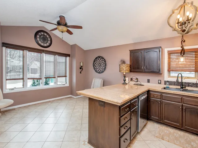 $599,999 | 129 Hemlock Place, Vadnais Heights, MN 55127