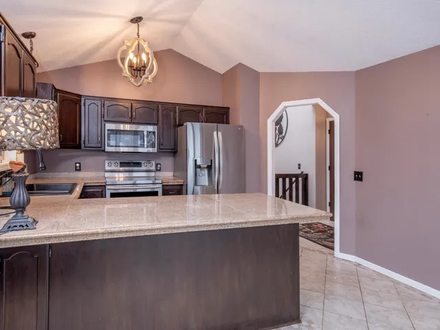 $599,999 | 129 Hemlock Place, Vadnais Heights, MN 55127