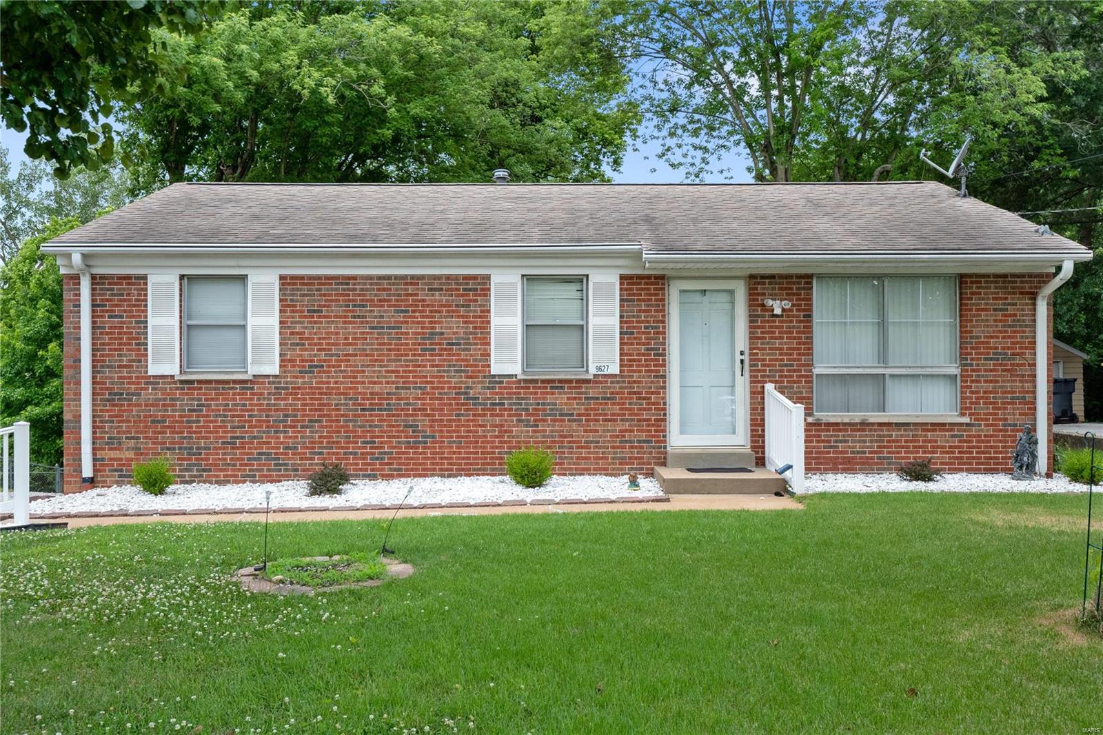 9627 Ridge Heights Road Fairview Heights, IL 62208 - Photo 1 of 32 Gallery Image 1