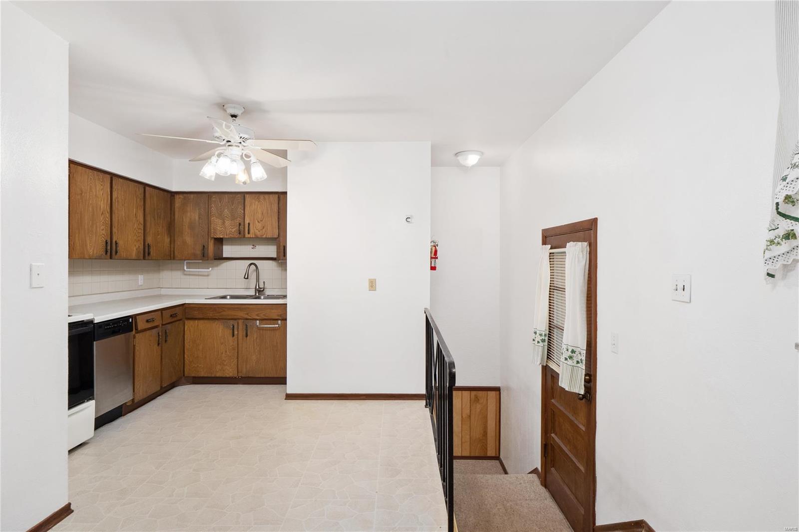 9627 Ridge Heights Road Fairview Heights, IL 62208 - Photo 7 of 32 Gallery Image 7