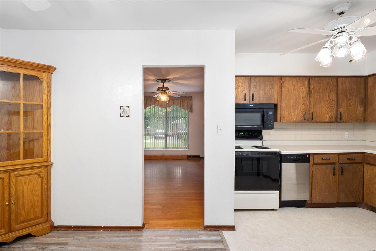 9627 Ridge Heights Road Fairview Heights, IL 62208 - Photo 8 of 32 Gallery Image 8