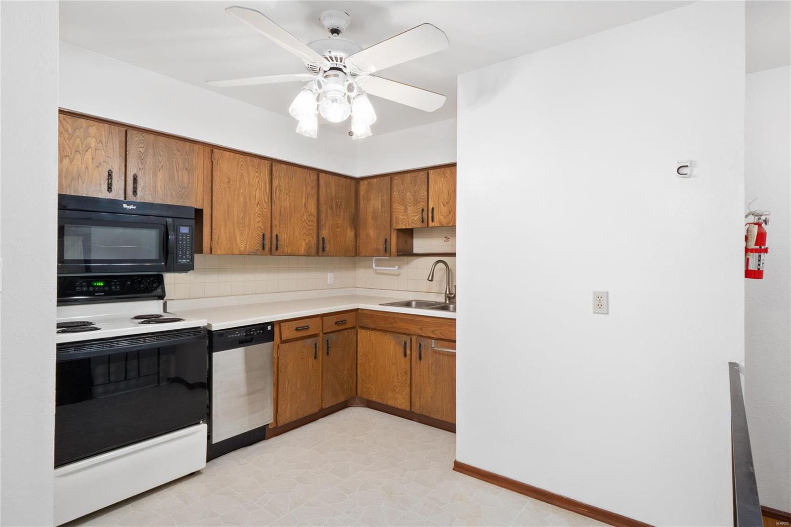 9627 Ridge Heights Road Fairview Heights, IL 62208 - Photo 9 of 32 Gallery Image 9