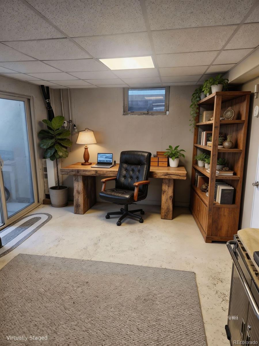 535 Brittany Road Westcliffe, CO 81252 - Photo 21 of 31 a workspace with furniture