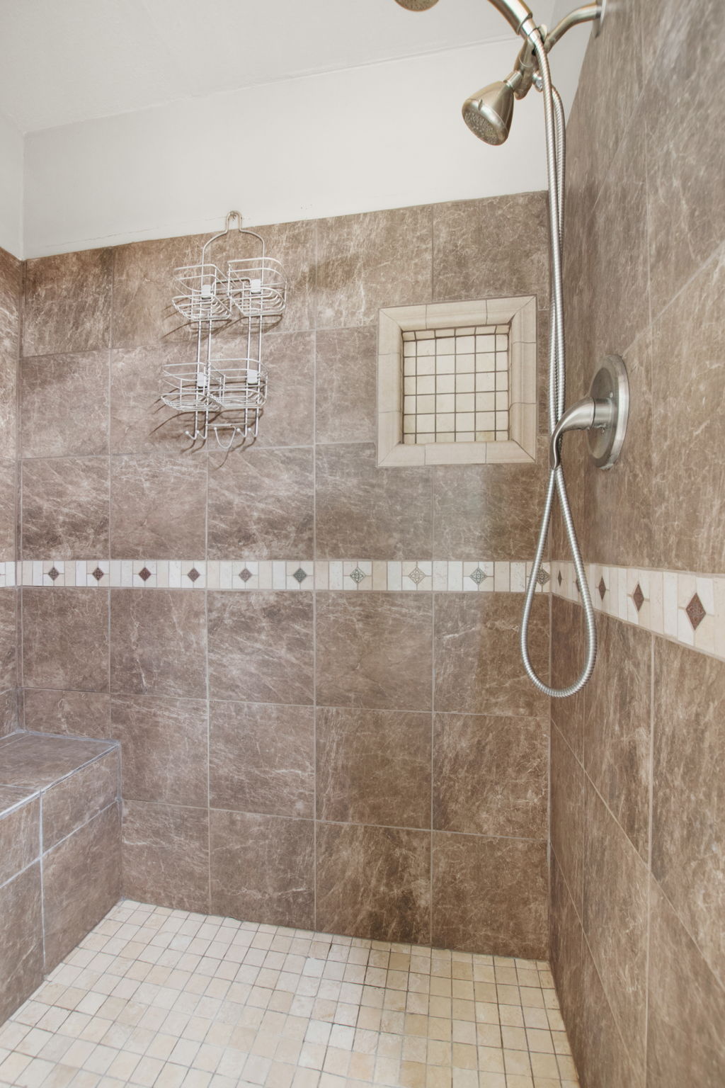 112 Frazier Tow, TX 78672 - Photo 12 of 30 Bathroom featuring tiled shower