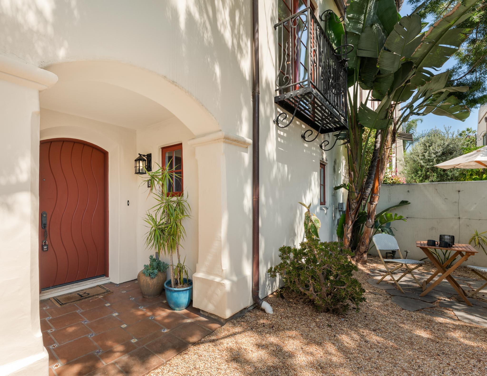 212 Santa Barbara Street, Unit B Santa Barbara, CA 93101 - Photo 4 of 28 a view of entryway