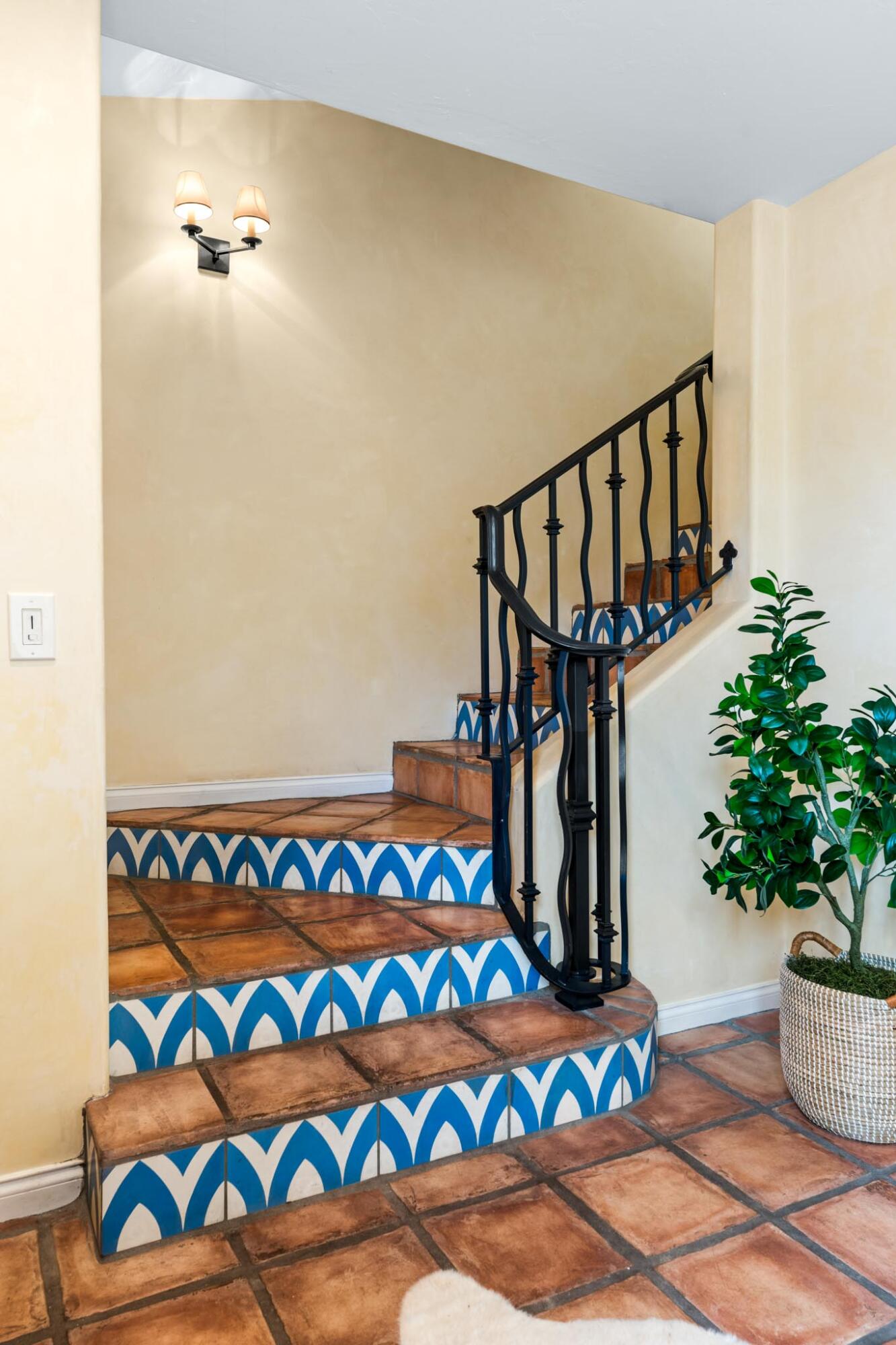 212 Santa Barbara Street, Unit B Santa Barbara, CA 93101 - Photo 6 of 28 a view of an entryway